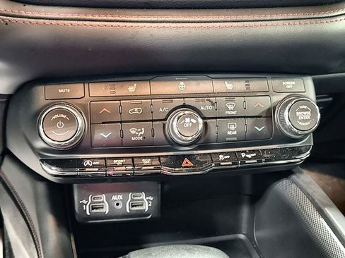 Used 2025 Dodge Durango GT AWD/4WD image 22