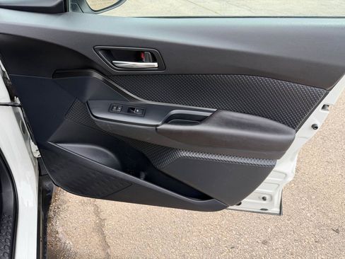 Used 2018 Toyota C-HR XLE FWD image 20