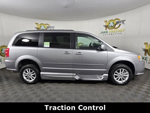 Used 2016 Dodge Grand Caravan SXT w/ UConnect Hands-Free Group image 11