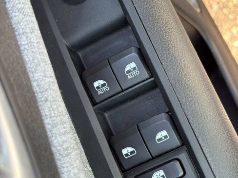 Used 2025 Jeep Compass Latitude AWD/4WD image 19