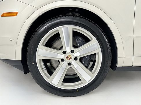 New 2026 Porsche Cayenne Coupe image 33