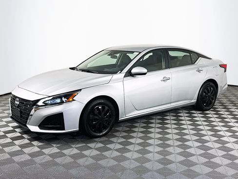 Used 2023 Nissan Altima 2.5 S FWD image 4