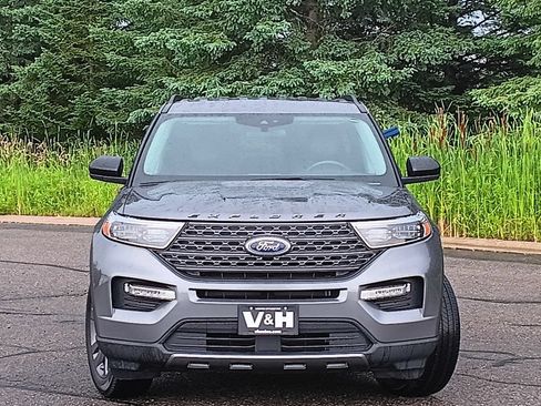 Used 2024 Ford Explorer XLT w/ Equipment Group 202A AWD/4WD image 30