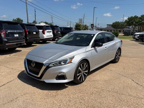 Used 2019 Nissan Altima 2.5 SR FWD image 1