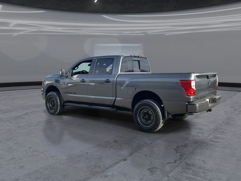 Used 2019 Nissan Titan SL w/ Midnight Edition AWD/4WD image 4