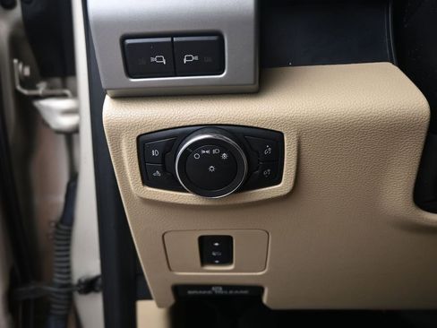 Used 2018 Ford F250 Lariat w/ Chrome Package image 28