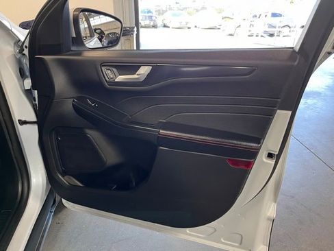 Used 2025 Ford Escape ST-Line Select AWD/4WD image 12