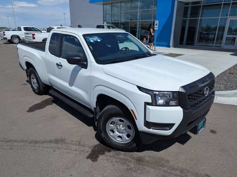 Used 2025 Nissan Frontier S AWD/4WD image 4