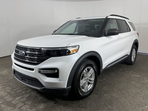 Used 2021 Ford Explorer XLT w/ Equipment Group 202A AWD/4WD image 3