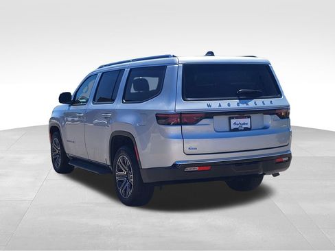 Used 2025 Jeep Wagoneer 4WD image 8
