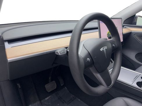 Used 2024 Tesla Model Y Long Range image 50