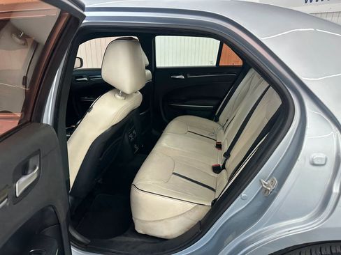 Used 2013 Chrysler 300 Motown image 11