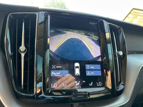 Used 2020 Volvo XC60 T5 Momentum image 34