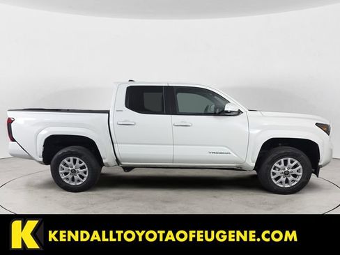 Certified 2025 Toyota Tacoma SR5 w/ SR5 Upgrade Package AWD/4WD image 6