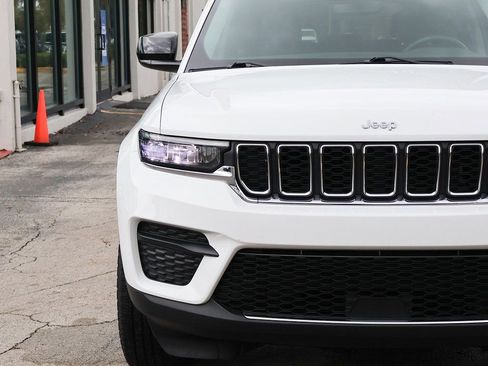 Used 2022 Jeep Grand Cherokee Laredo w/ Luxury Tech Group I image 12