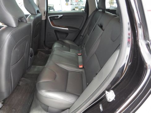 Used 2017 Volvo XC60 T5 Inscription w/ Preferred Option Package FWD image 12