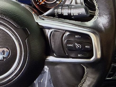 Used 2018 Jeep Wrangler Unlimited Sahara w/ Dual Top Group AWD/4WD image 22