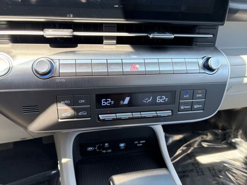 Certified 2025 Hyundai Kona SEL AWD/4WD image 12