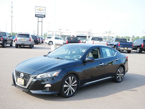 Used 2020 Nissan Altima 2.0 Platinum FWD image 3