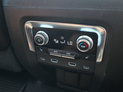 Used 2023 GMC Yukon XL Denali Ultimate AWD/4WD image 33