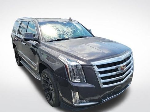 Used 2016 Cadillac Escalade Luxury AWD/4WD image 2