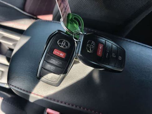 Used 2024 Toyota Corolla SE w/ SE Premium Package image 21