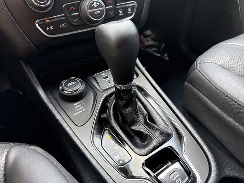 Used 2020 Jeep Cherokee Limited AWD/4WD image 33