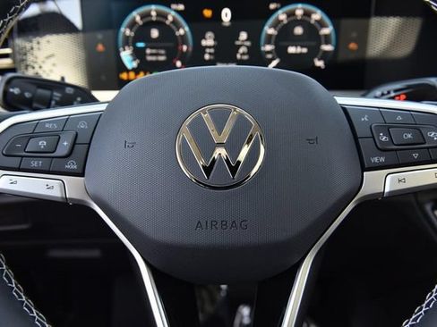 New 2026 Volkswagen Tiguan SE AWD/4WD image 18