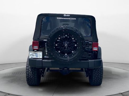 Used 2015 Jeep Wrangler Rubicon w/ Power Convenience Group AWD/4WD image 4