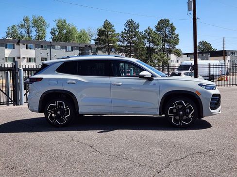 Used 2025 Volkswagen Tiguan SEL R-Line AWD/4WD image 4