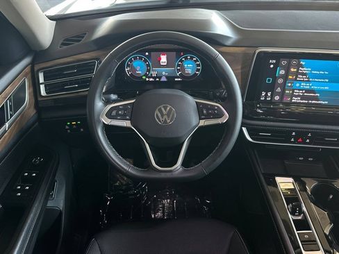 Used 2024 Volkswagen Atlas SE AWD/4WD image 15