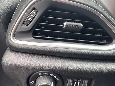 Used 2020 Chrysler Pacifica Limited w/ S Appearance Package FWD image 7