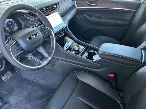 New 2025 Jeep Grand Cherokee Limited w/ Black Appearance Package image 9