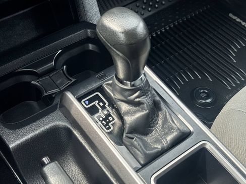 Used 2020 Toyota Tacoma SR5 AWD/4WD image 26