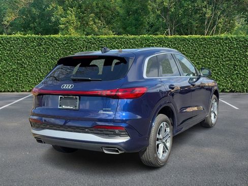 Used 2025 Audi Q5 Premium w/ Convenience Package image 3