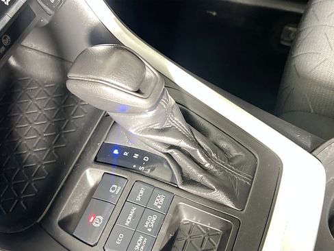 Used 2021 Toyota RAV4 XLE image 25