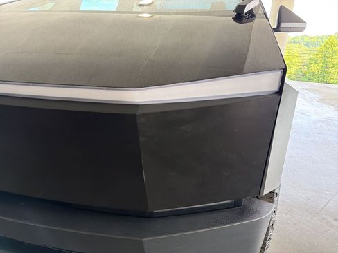 Used 2024 Tesla Cybertruck AWD Crew Cab image 11