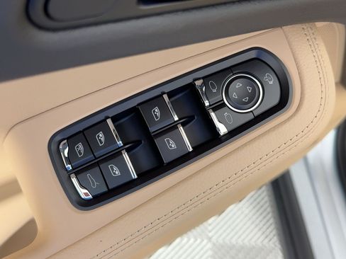 Certified 2026 Porsche Macan AWD/4WD image 13