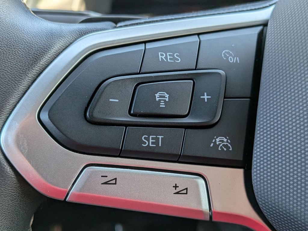 Used 2024 Volkswagen Atlas Cross Sport SE AWD/4WD image 20