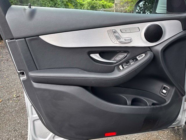 Used 2019 Mercedes-Benz GLC 300 4MATIC image 10