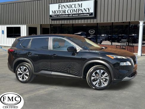 Used 2023 Nissan Rogue SV image 1