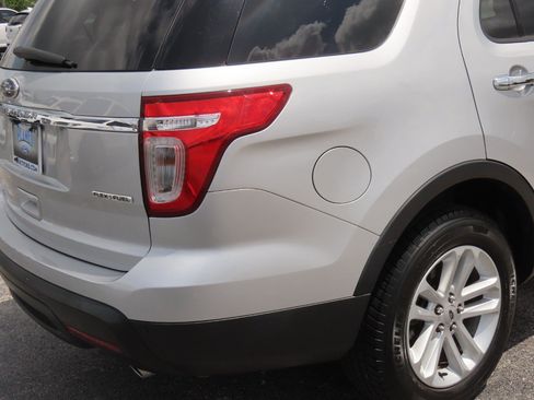 Used 2013 Ford Explorer XLT image 12