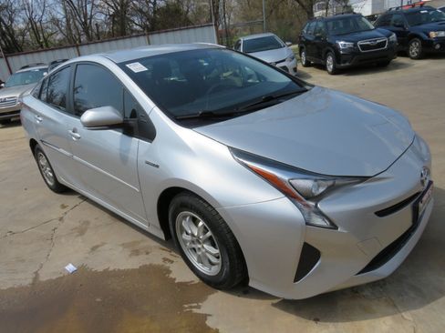 Used 2016 Toyota Prius Two image 3