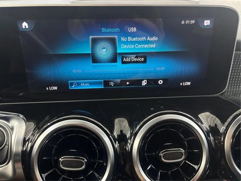 Used 2020 Mercedes-Benz GLB 250 4MATIC image 44