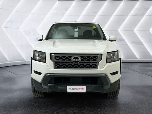 Used 2022 Nissan Frontier SV w/ Technology Package RWD image 2