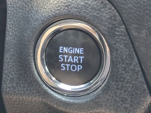 Certified 2020 Toyota RAV4 XLE Premium AWD/4WD image 31