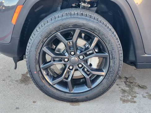 New 2025 Jeep Grand Cherokee Limited w/ Trailer Tow Package AWD/4WD image 11