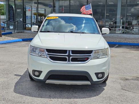 Used 2019 Dodge Journey SE w/ Connectivity Group FWD image 3
