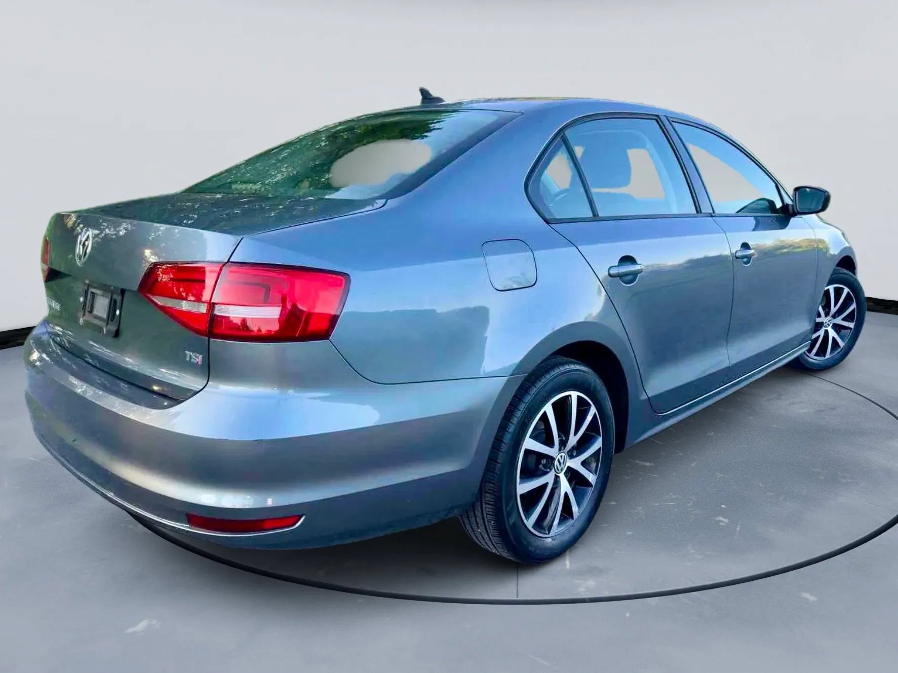 Used 2015 Volkswagen Jetta SE FWD image 5