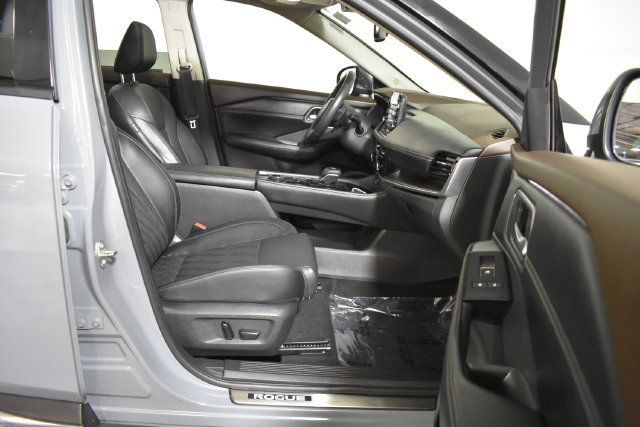 Used 2021 Nissan Rogue Platinum AWD/4WD image 37
